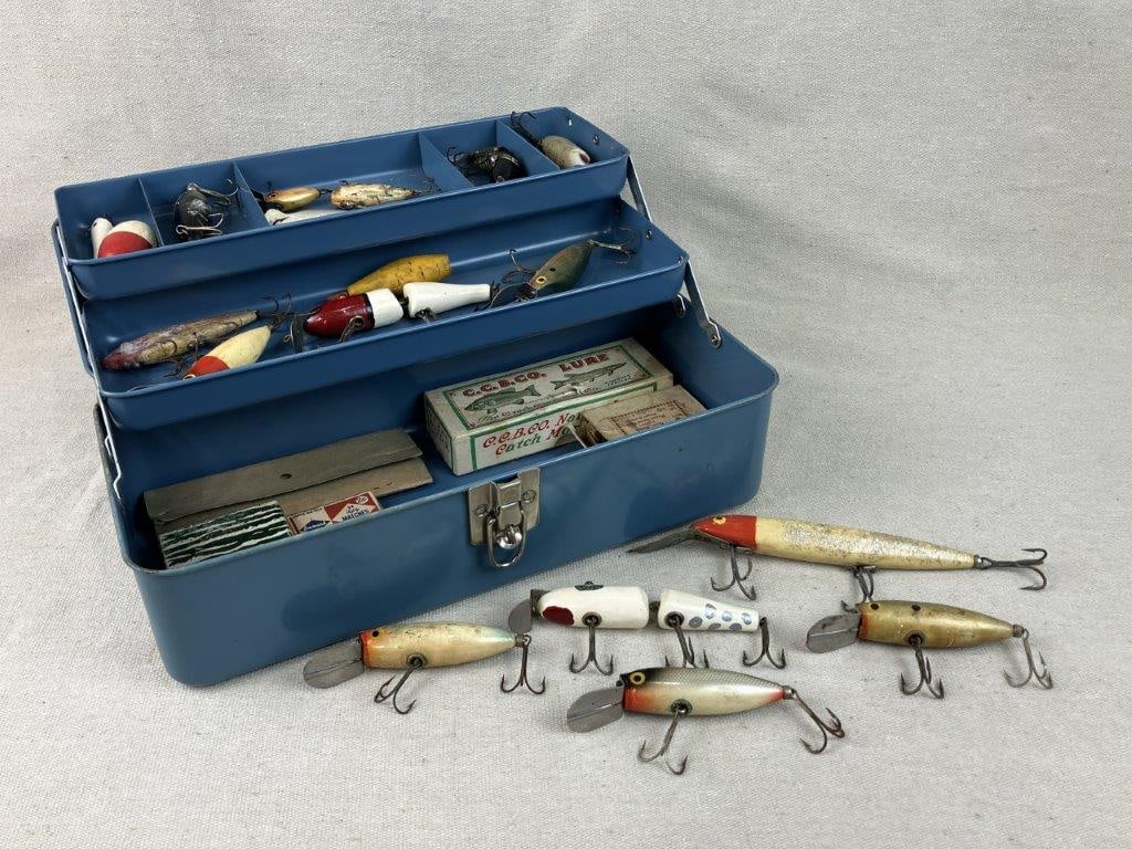 Vintage Blue Metal Tackle Box (1 of 19)