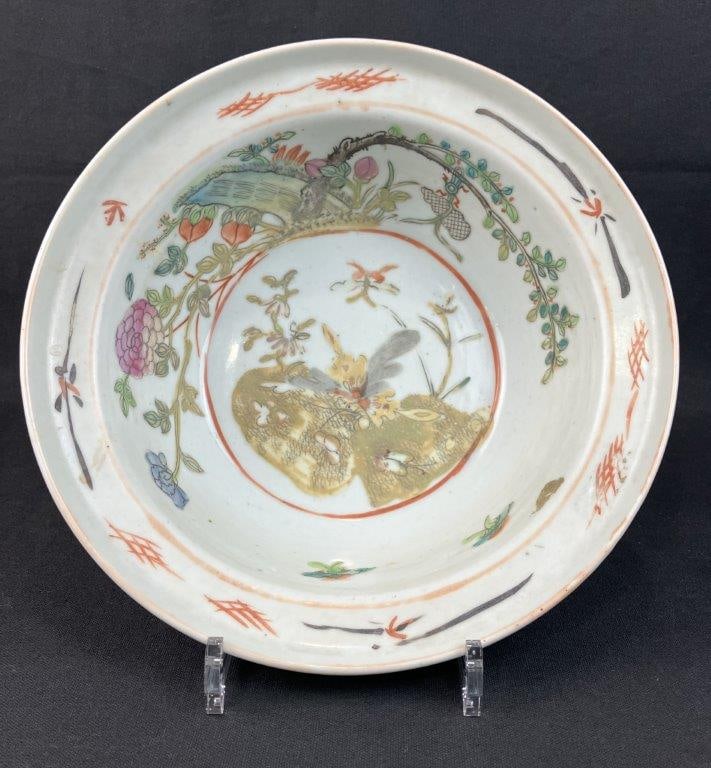 Chinese Famille Rose Porcelain Bowl: This beautiful Chinese Famille Rose porcelain wash basin or bowl is vibrantly decorated with rich enamel colors depicting natural plant life and lush flowers. The decoration showcases an expressive