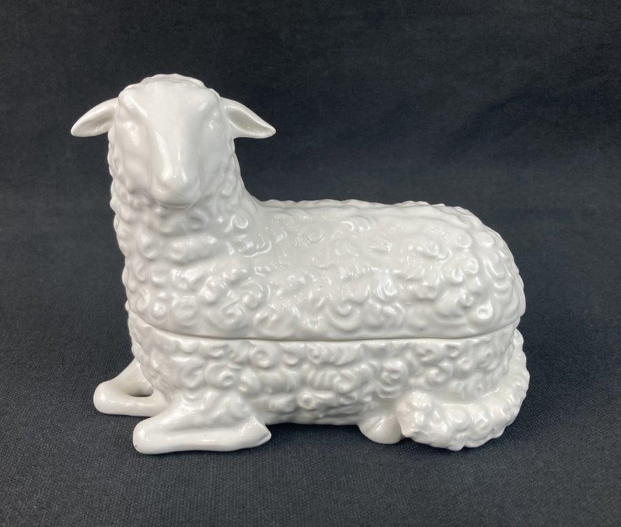 Mottahedeh Porcelain Sheep Trinket Box - 2