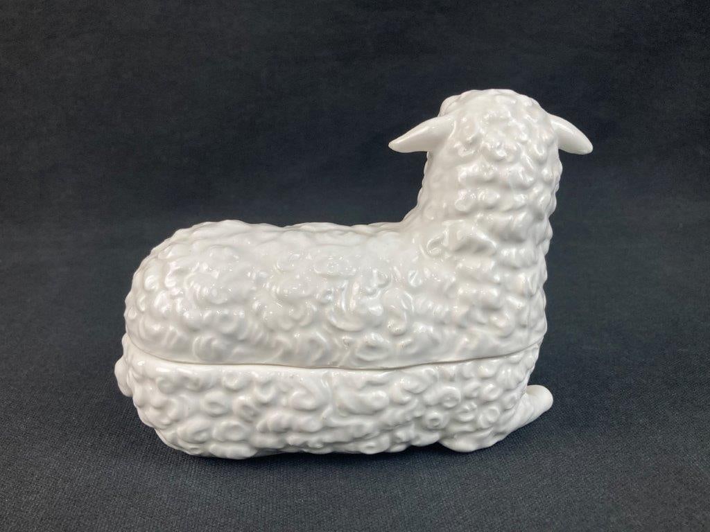 Mottahedeh Porcelain Sheep Trinket Box - 4