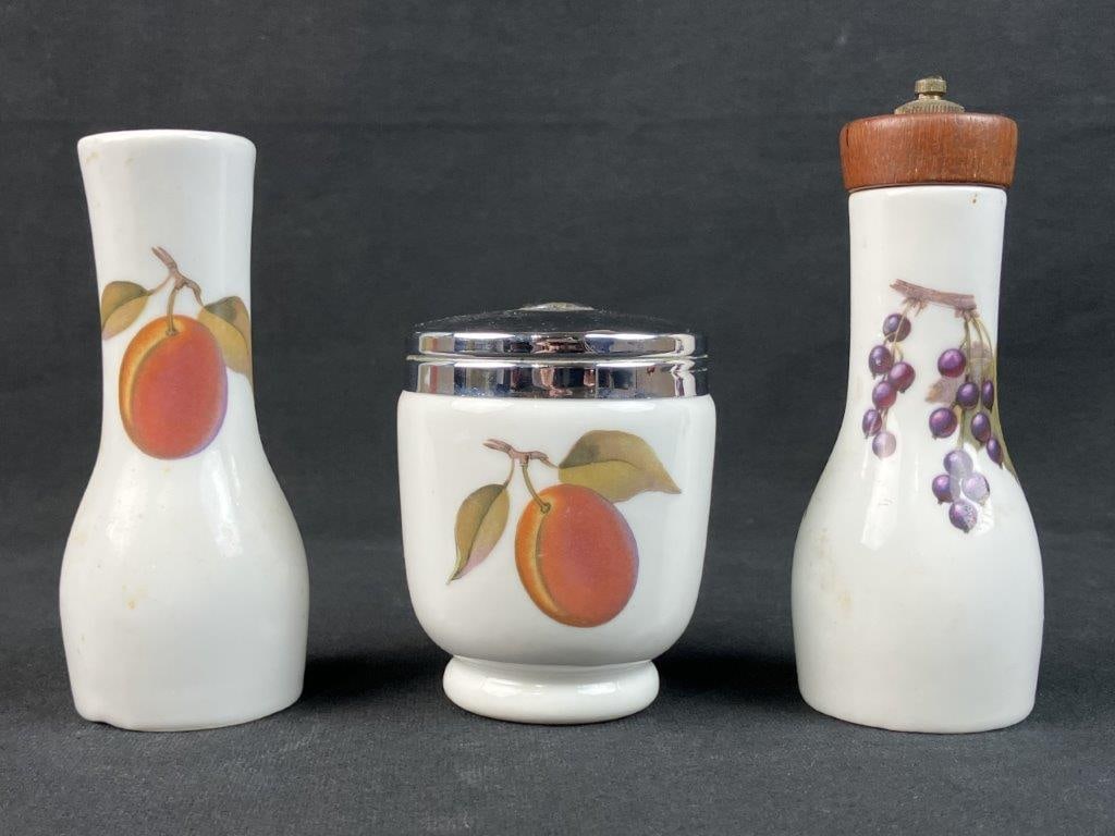 Royal Worcester Evesham Porcelain Dishware - 11