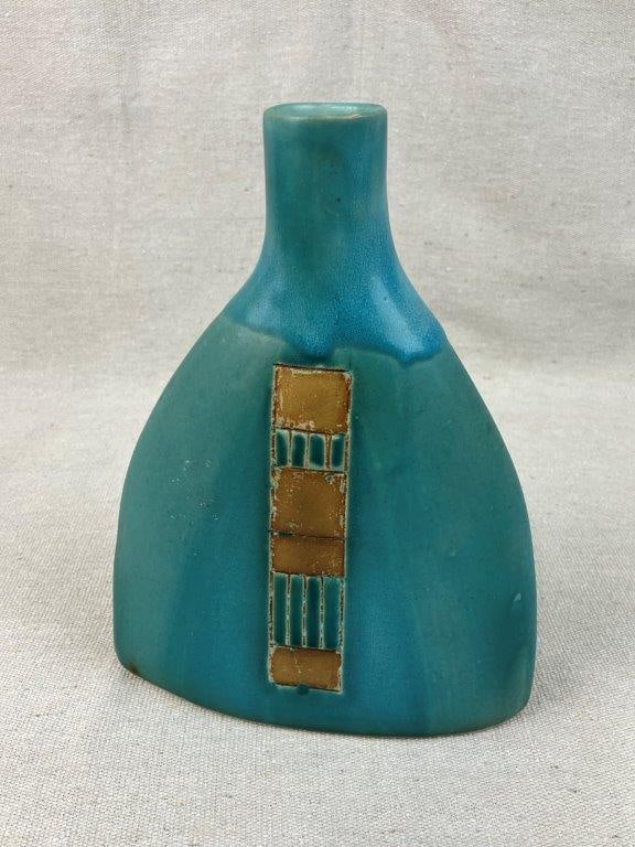 Pirjo Nylander Mid-Century Modern Scandinavian Pottery Vase: This elegant modernist pottery vase by celebrated artisan Pirjo Nylander features a soft blue glaze beautifully accentuated by a striking linear geometric pattern. Signed on the base, this sophisticat