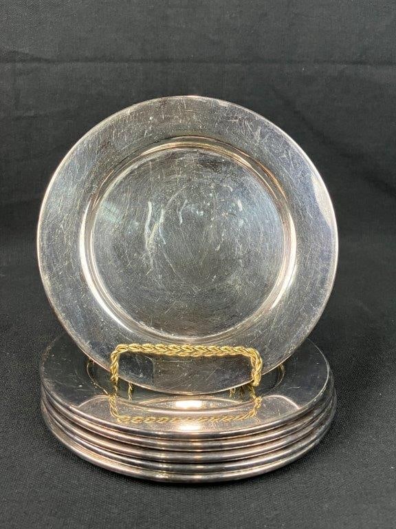 Silverplate Bread and Butter Plates: Silver Plated bread and butter plates showcases the classic American craftsmanship and timeless design associated with the renowned Wm. A. Rogers silver company. The plates measure approximately 1/4