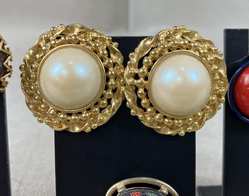 Assortment of Vintage Jewelry in Jewelry Organizer - 6