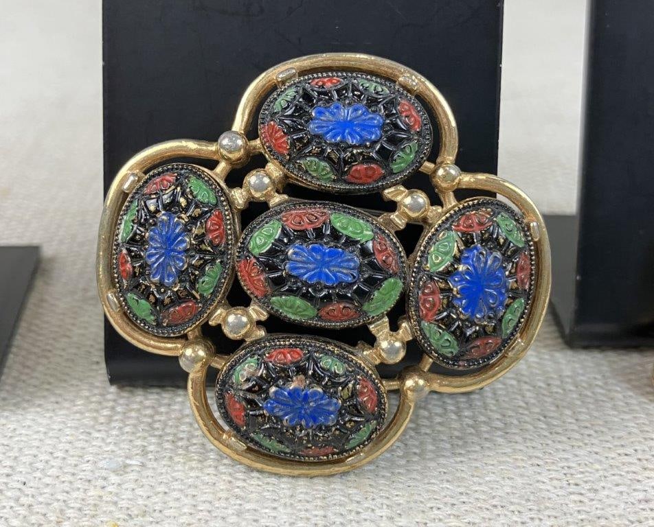 Assortment of Vintage Jewelry in Jewelry Organizer - 7