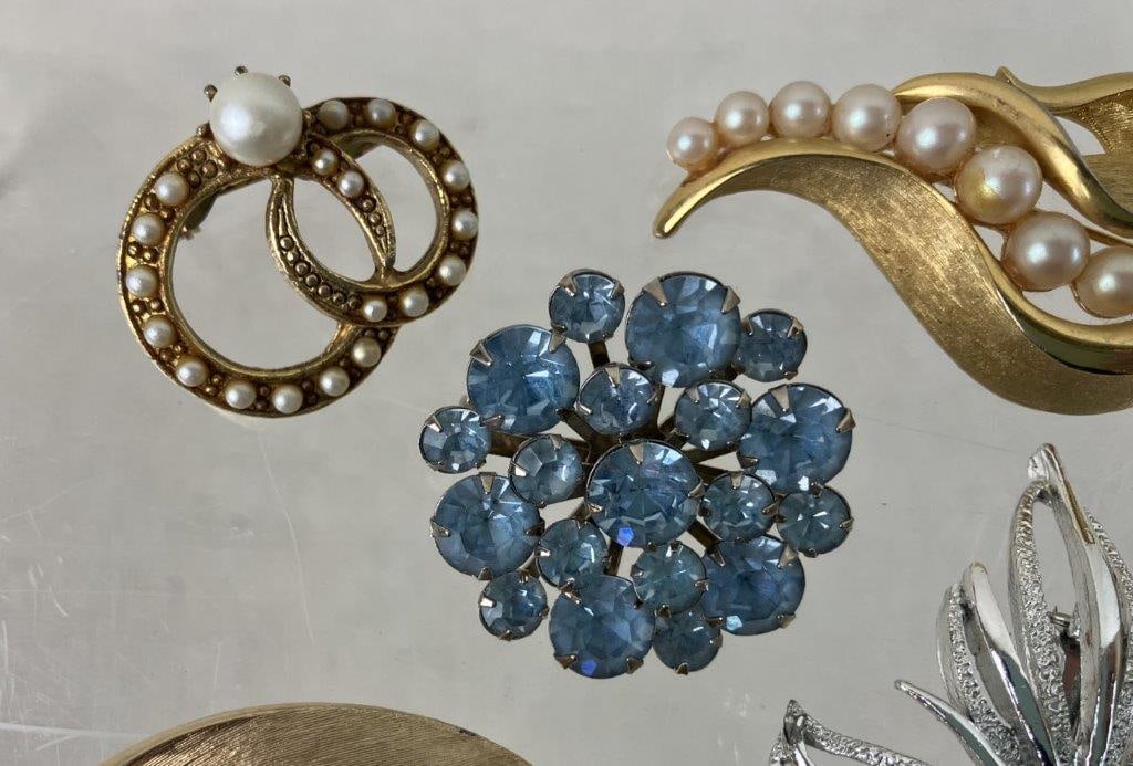 Assortment of Vintage Brooches Including Sarah Coventry - 2