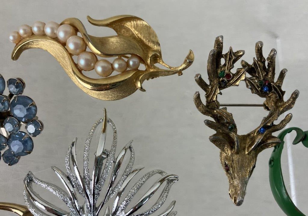 Assortment of Vintage Brooches Including Sarah Coventry - 3