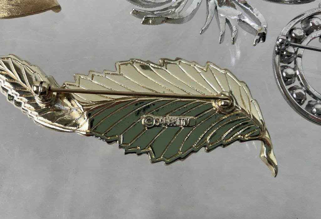 Assortment of Vintage Brooches Including Sarah Coventry - 7