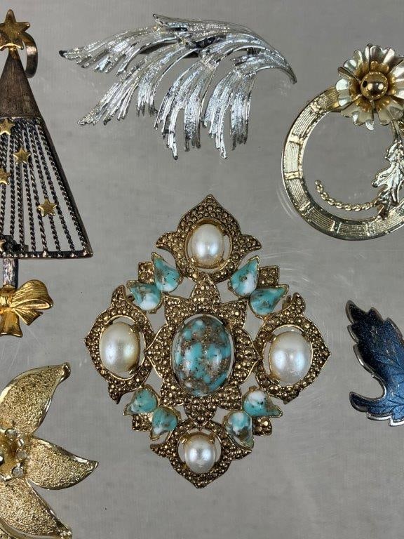 Assortment of Brooches Including Danecraft and Sarah Coventry - 3