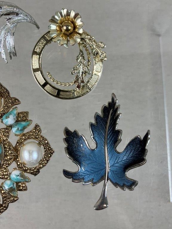 Assortment of Brooches Including Danecraft and Sarah Coventry - 4