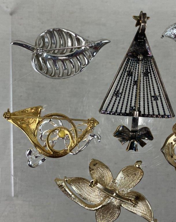 Assortment of Brooches Including Danecraft and Sarah Coventry - 7