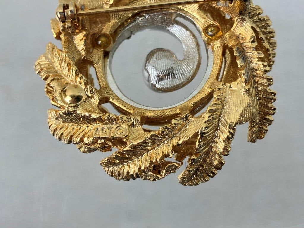 Mode Art Gold-Tone Wreath Jewelry Assortment - 5
