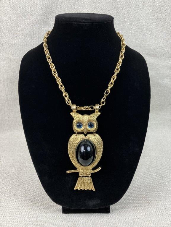 Gold-tone Owl Necklace: This charming vintage necklace features an intricately textured owl pendant suspended from a 24-inch chain. The owl is uniquely designed with a "jelly belly" style cabochon body in a deep, rich