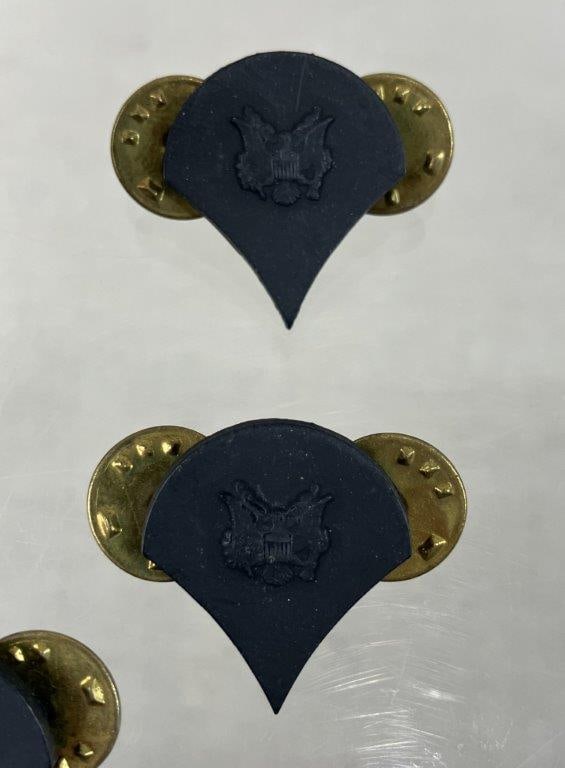 Vintage US Military Pins and Hat Badge - 3