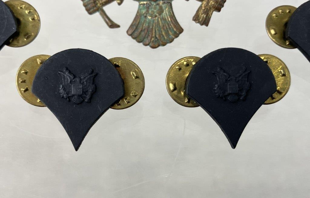 Vintage US Military Pins and Hat Badge - 4