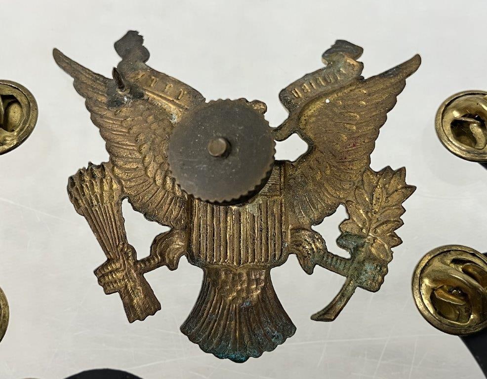 Vintage US Military Pins and Hat Badge - 7