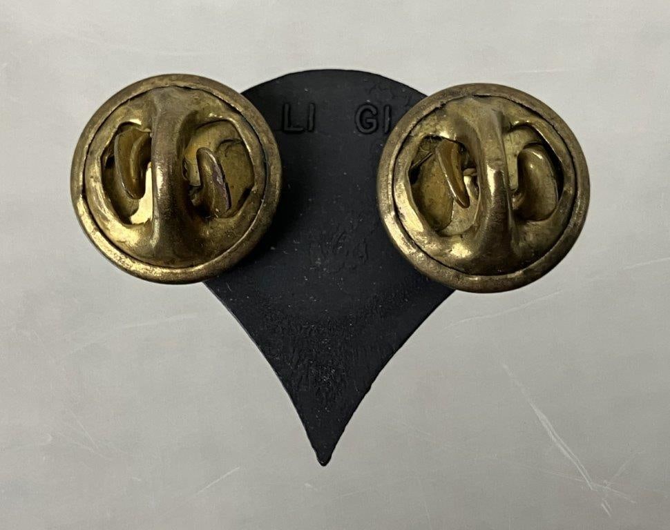 Vintage US Military Pins and Hat Badge - 9