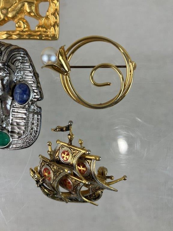 Assortment of Vintage Brooches - 4