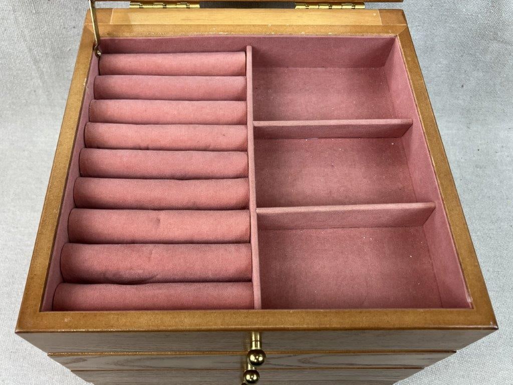 Vintage Accordian Swivel Jewelry Box - 4