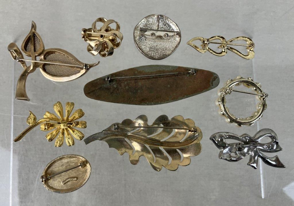 Group of Vintage Brooches - 6