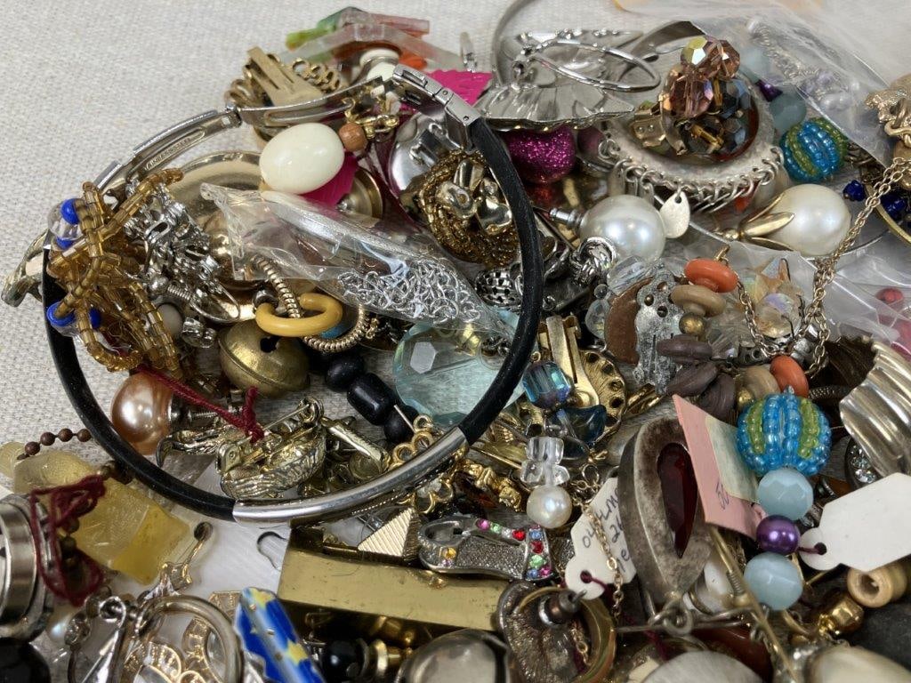 Vintage Costume Jewelry Brooch and Earring Lot - 3