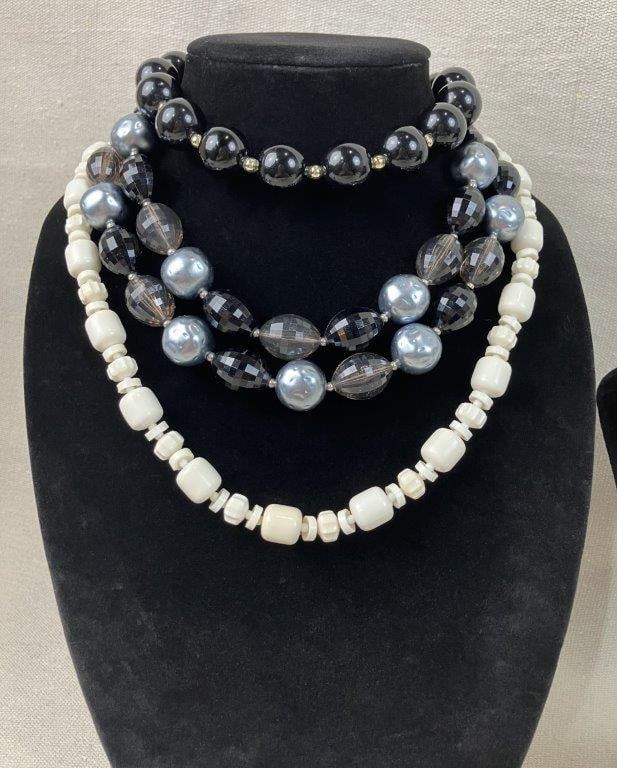 Vintage Beaded Necklaces - 7