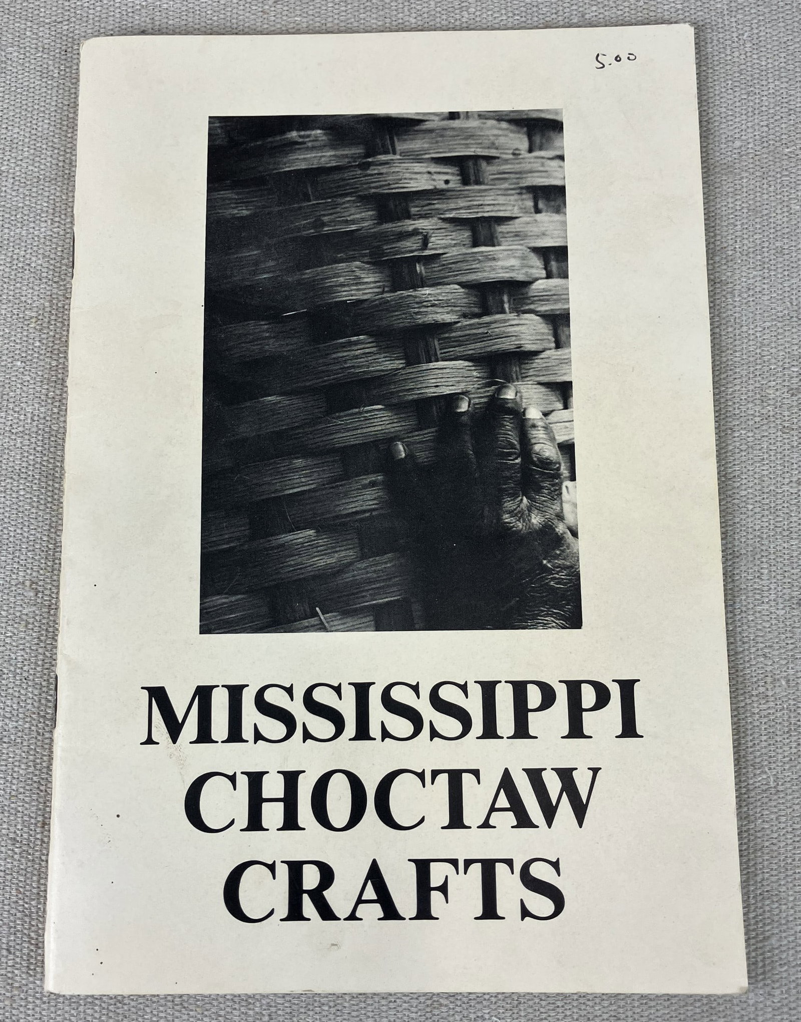 Large Choctaw Indian Linda Farve Lidded Basket - 16
