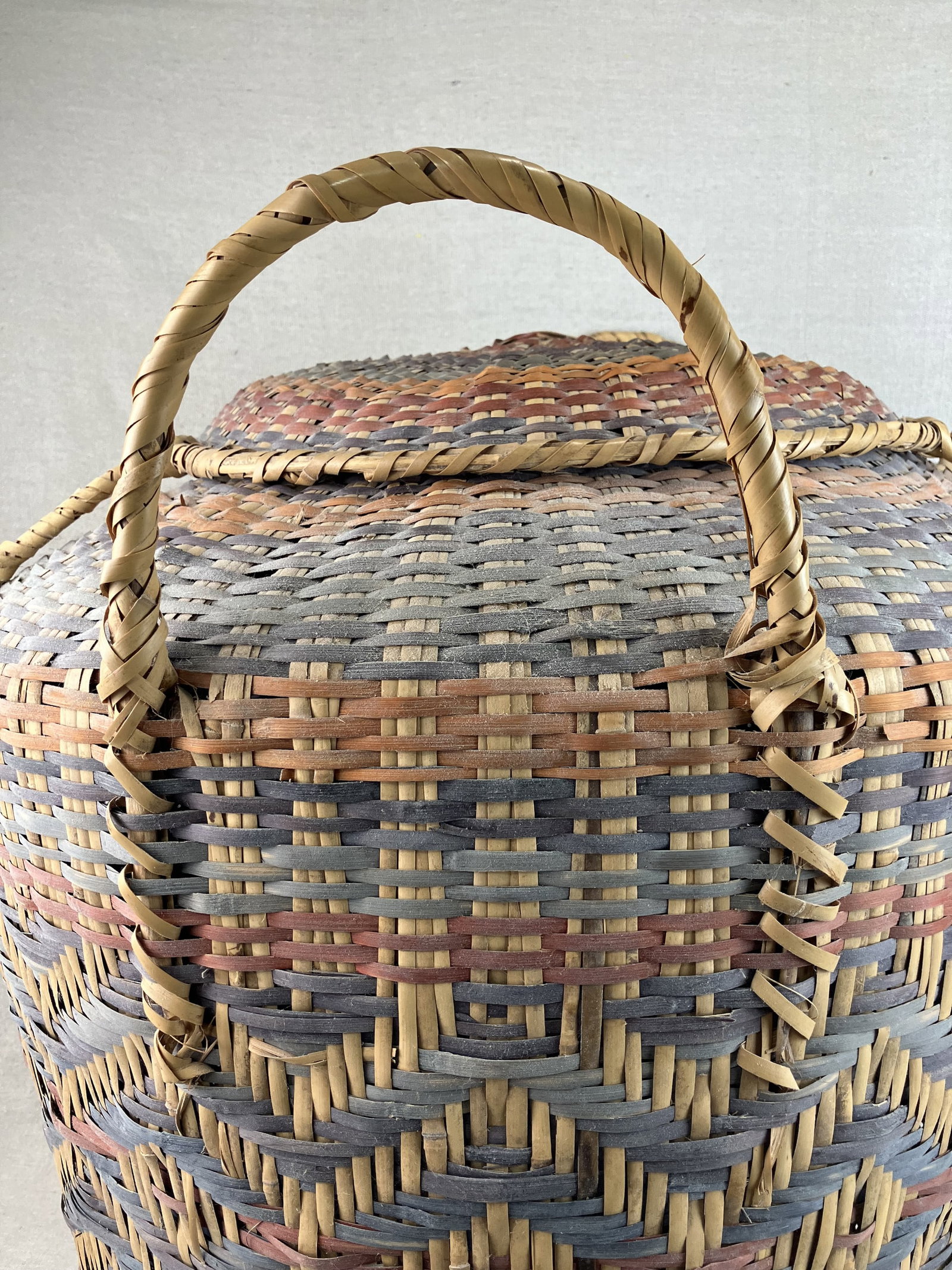 Large Choctaw Indian Linda Farve Lidded Basket - 7