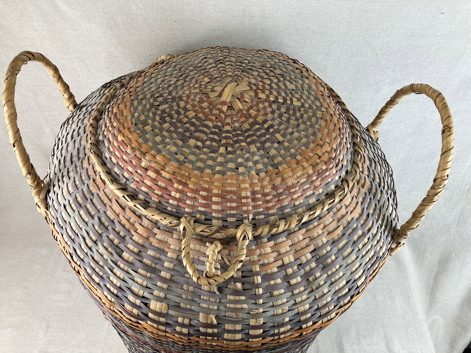 Large Choctaw Indian Linda Farve Lidded Basket - 8