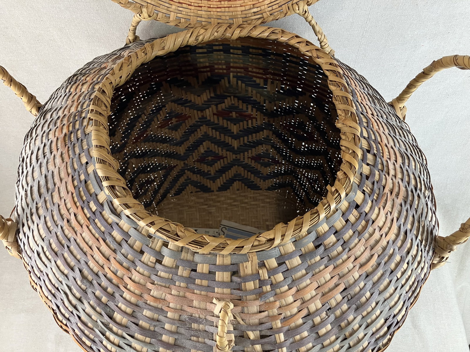Large Choctaw Indian Linda Farve Lidded Basket - 9
