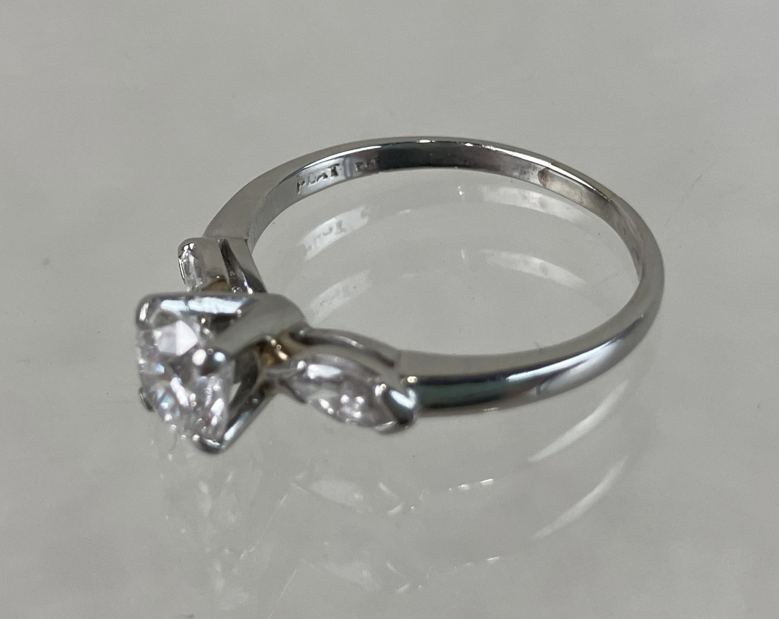 1 CT Diamond and Platinum Ring - 3