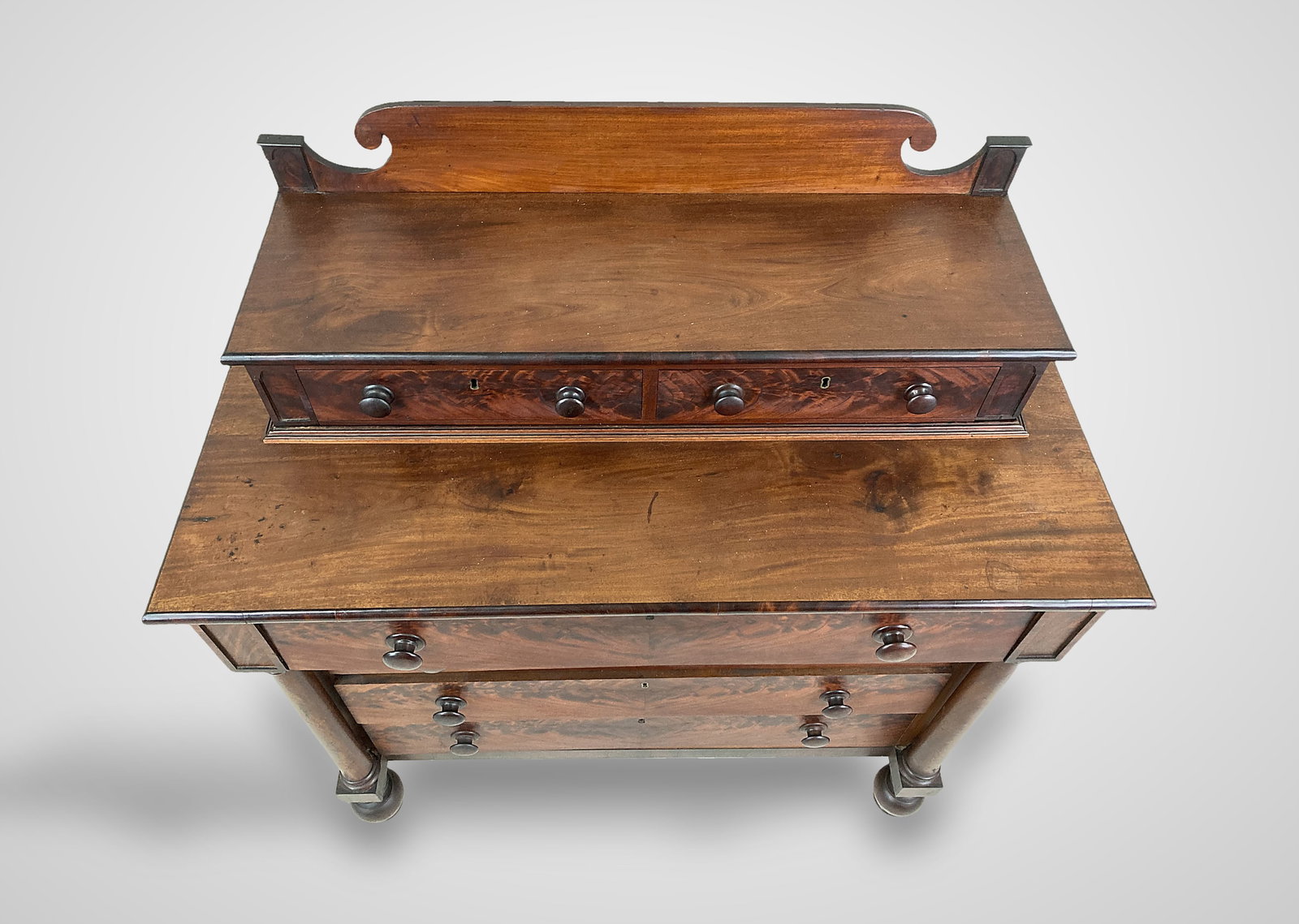 19th Century American Flame Mahogany Chest Of Drawers - 2