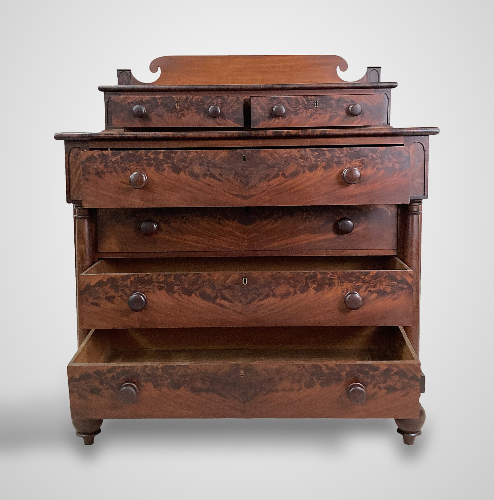 19th Century American Flame Mahogany Chest Of Drawers - 3