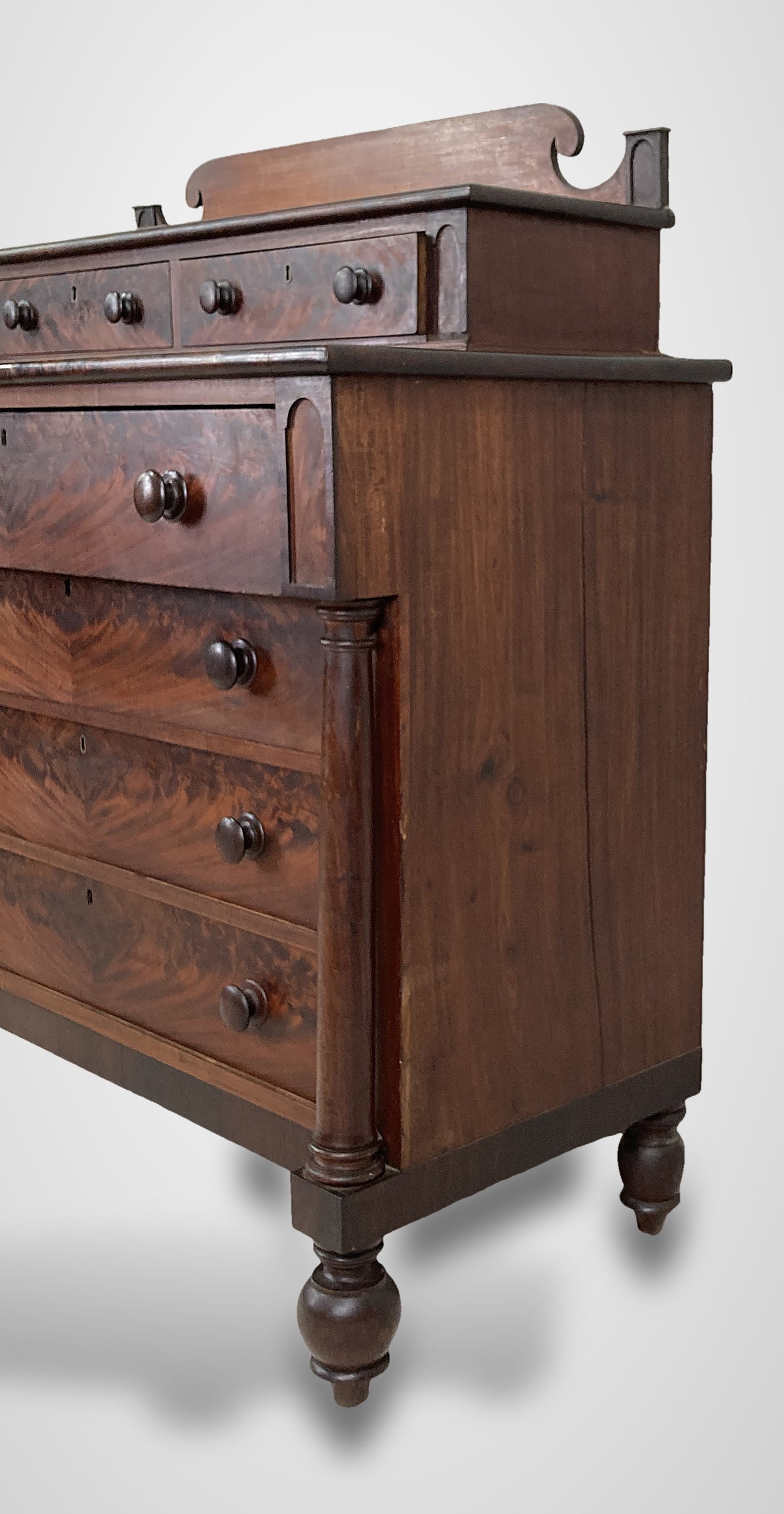 19th Century American Flame Mahogany Chest Of Drawers - 6