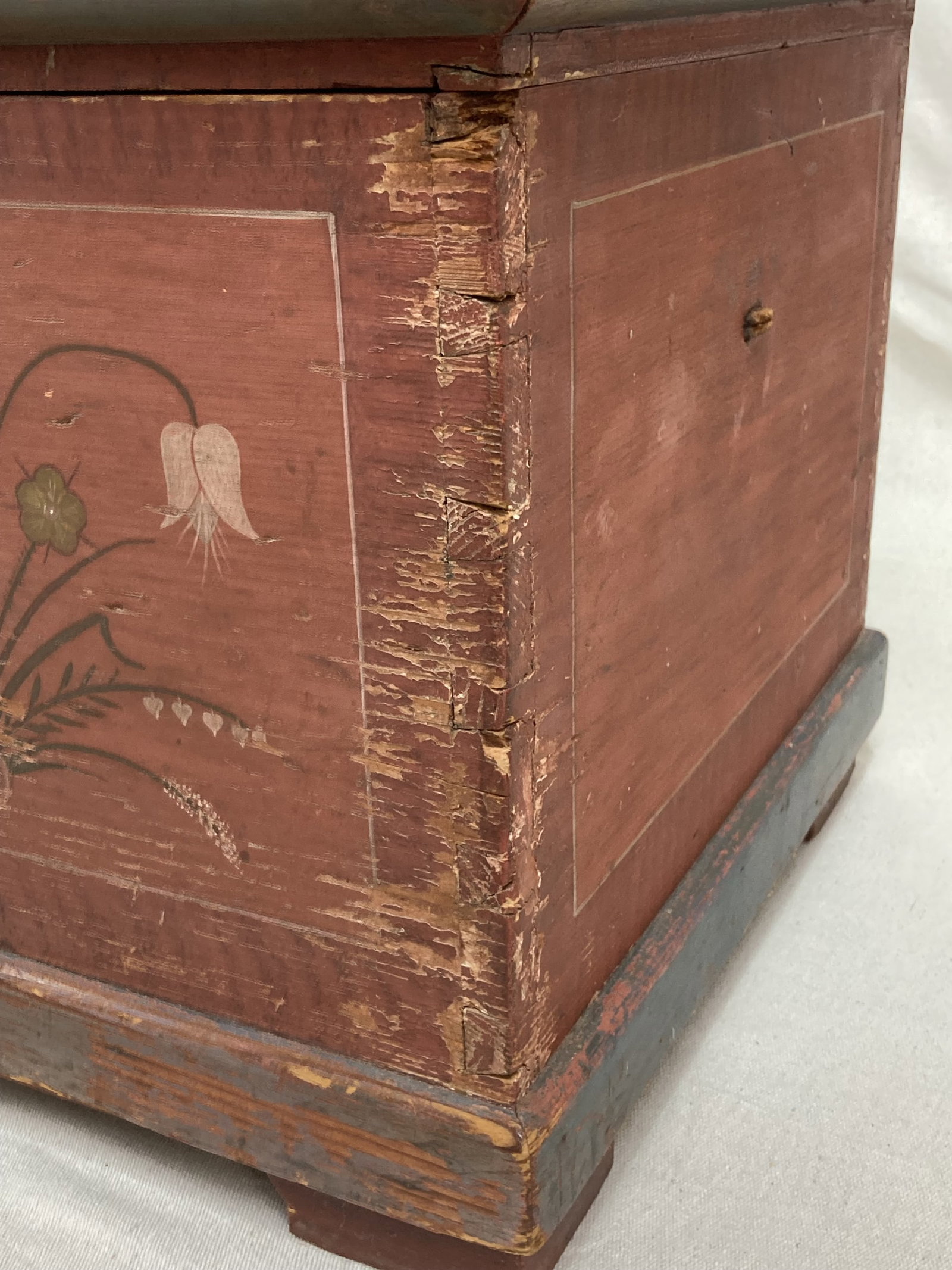 19th Century Paint Decorated Child's Blanket Chest - 6