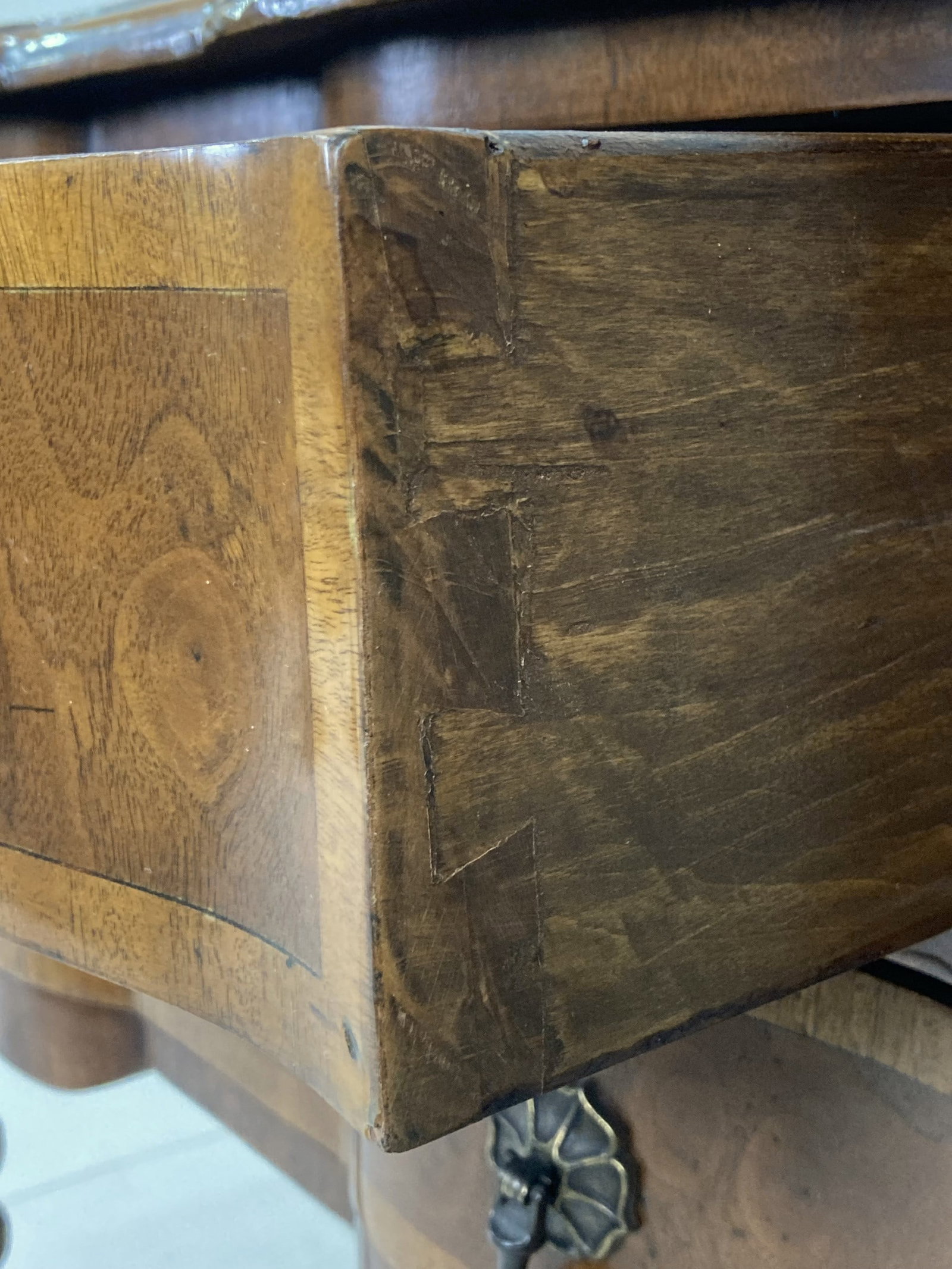 William And Mary Style Burl Walnut Stand - 3