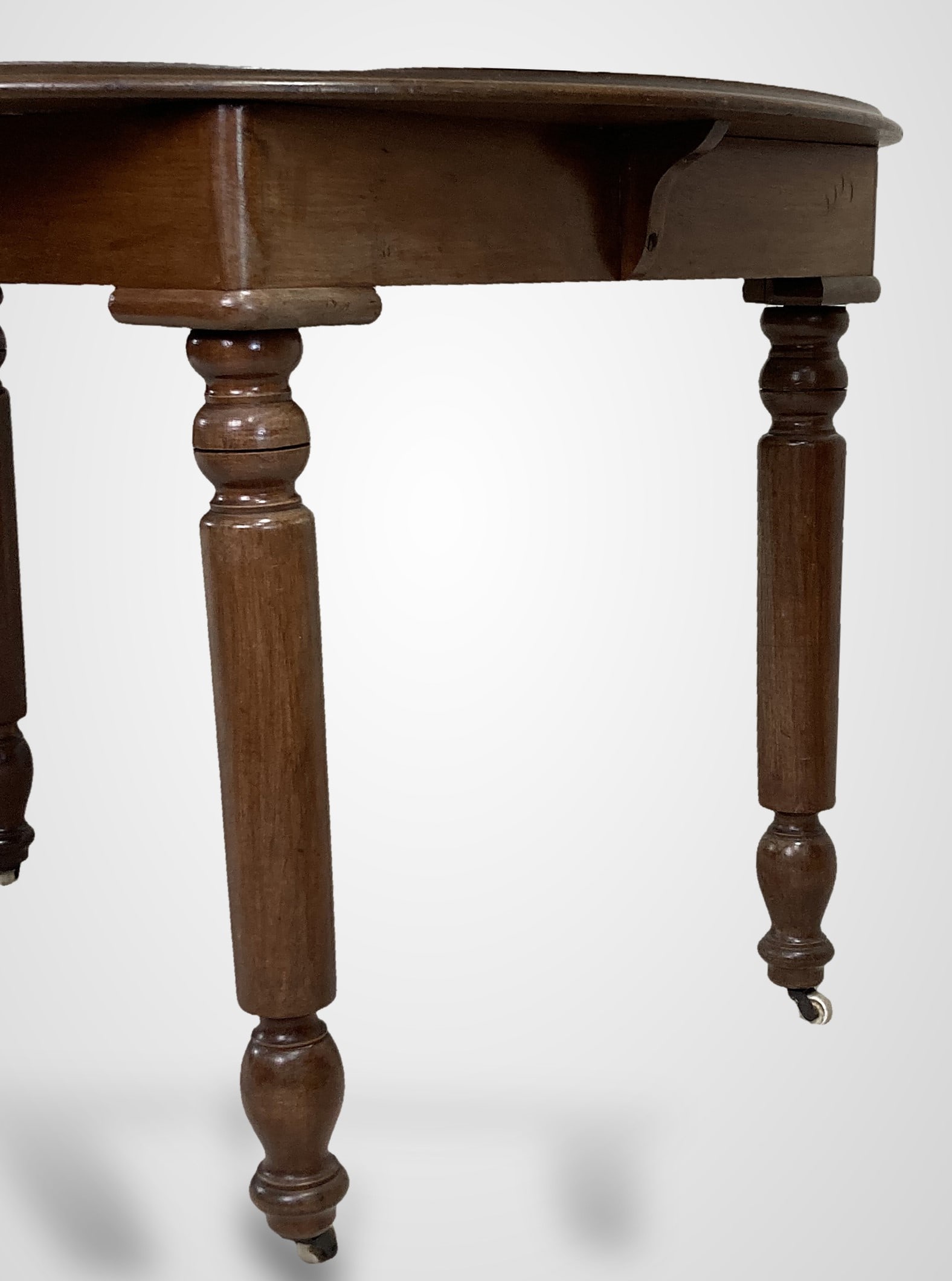 19th Century Oval Walnut Dining Table - 6
