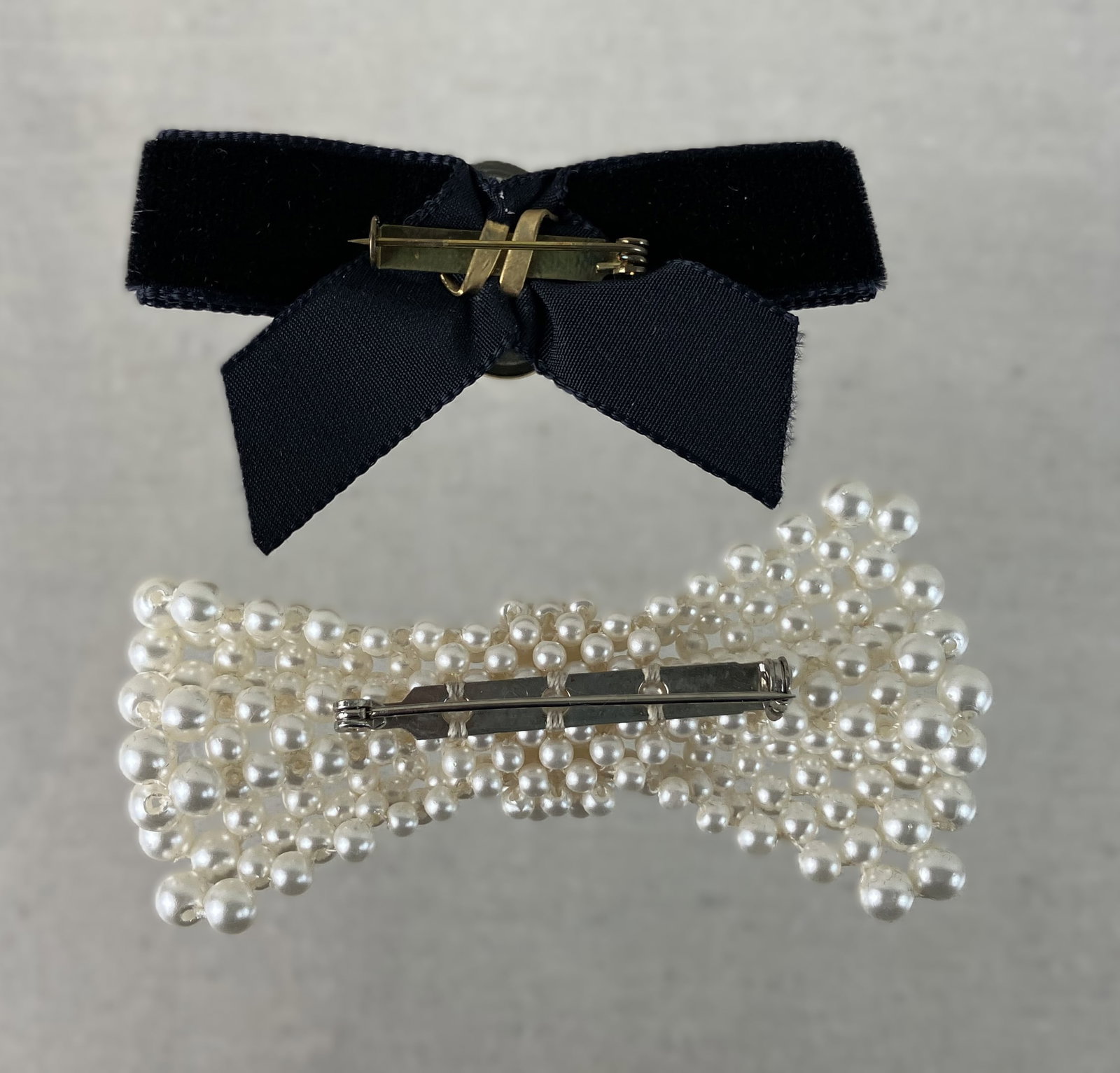 Two Kida of London Bow Brooches - 4