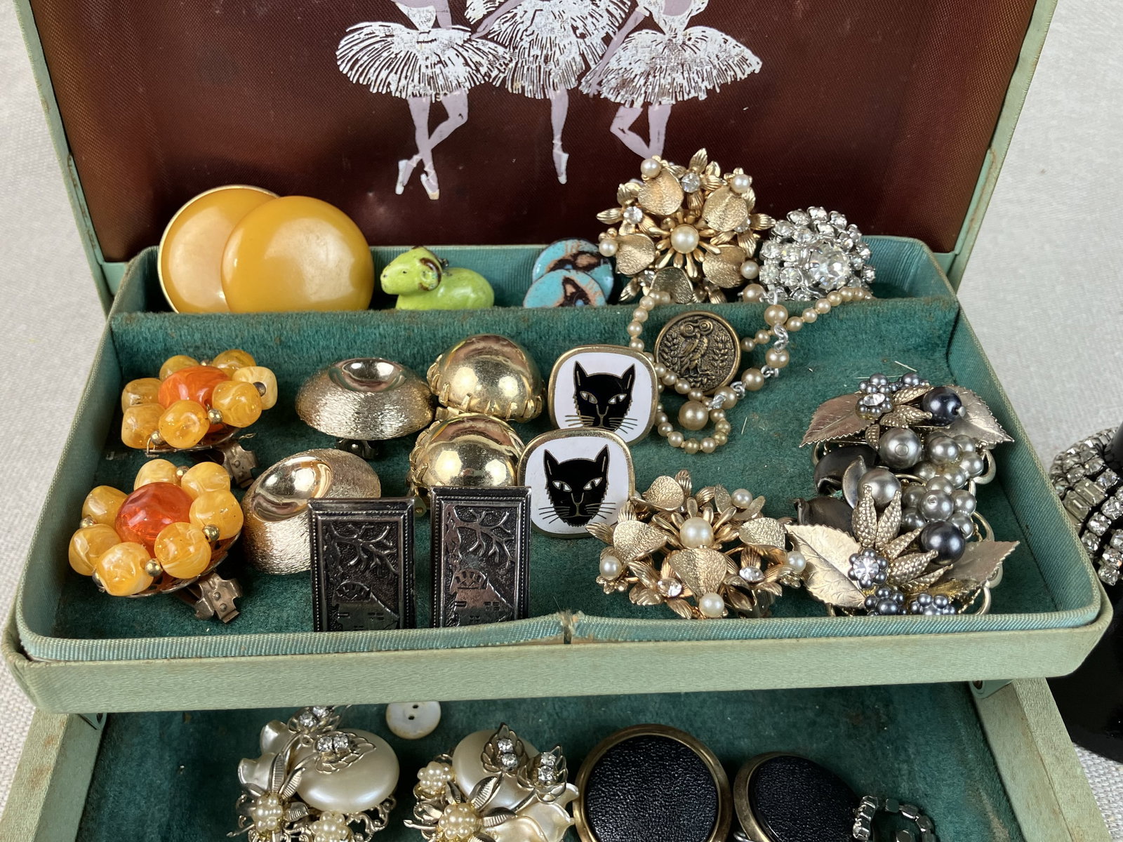 Vintage Jewelry Box and Jewelry - 3