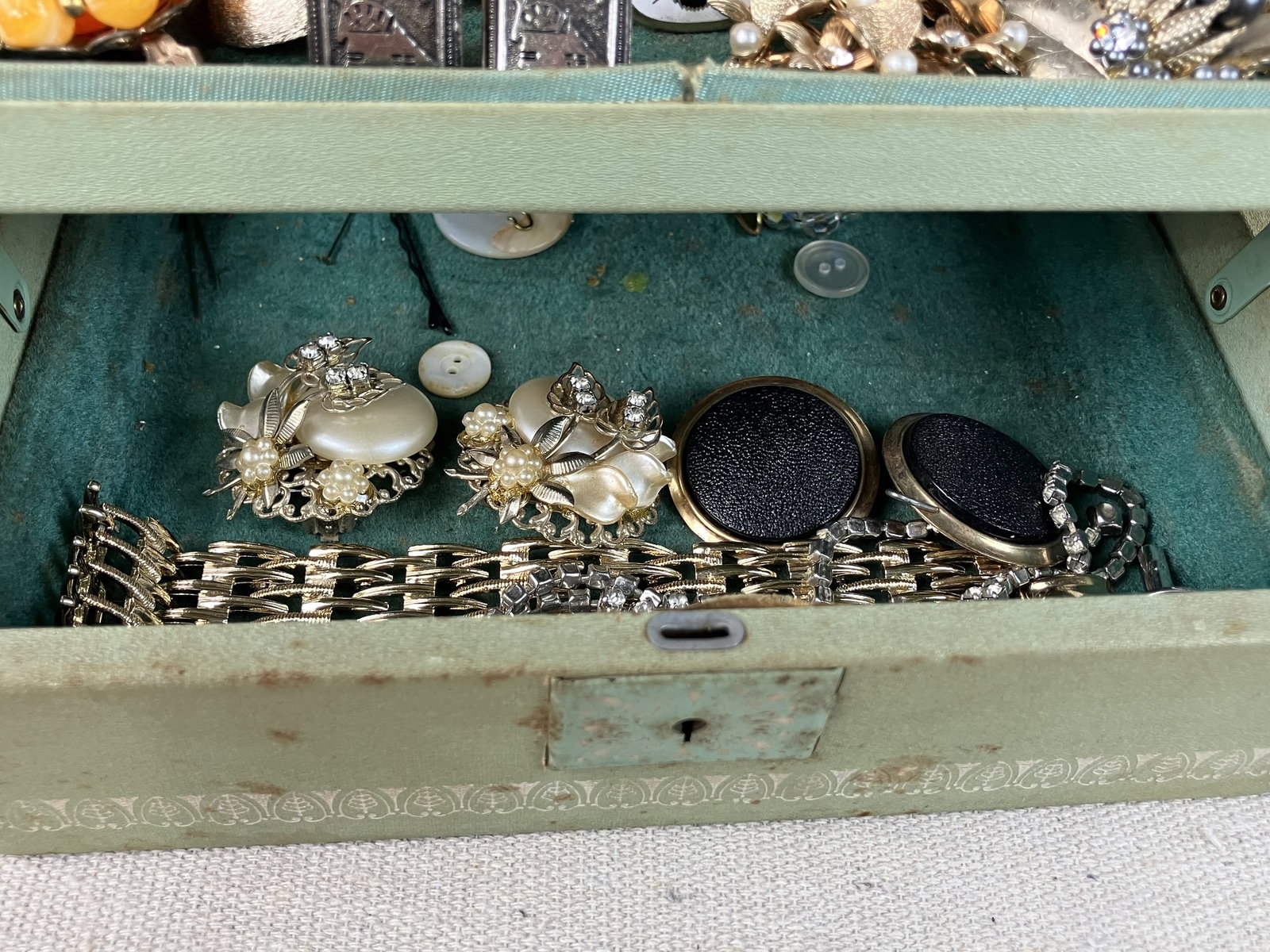 Vintage Jewelry Box and Jewelry - 4