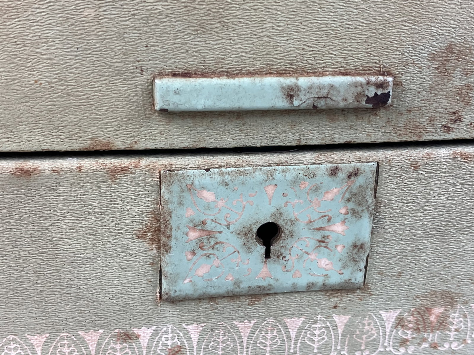 Vintage Jewelry Box and Jewelry - 8