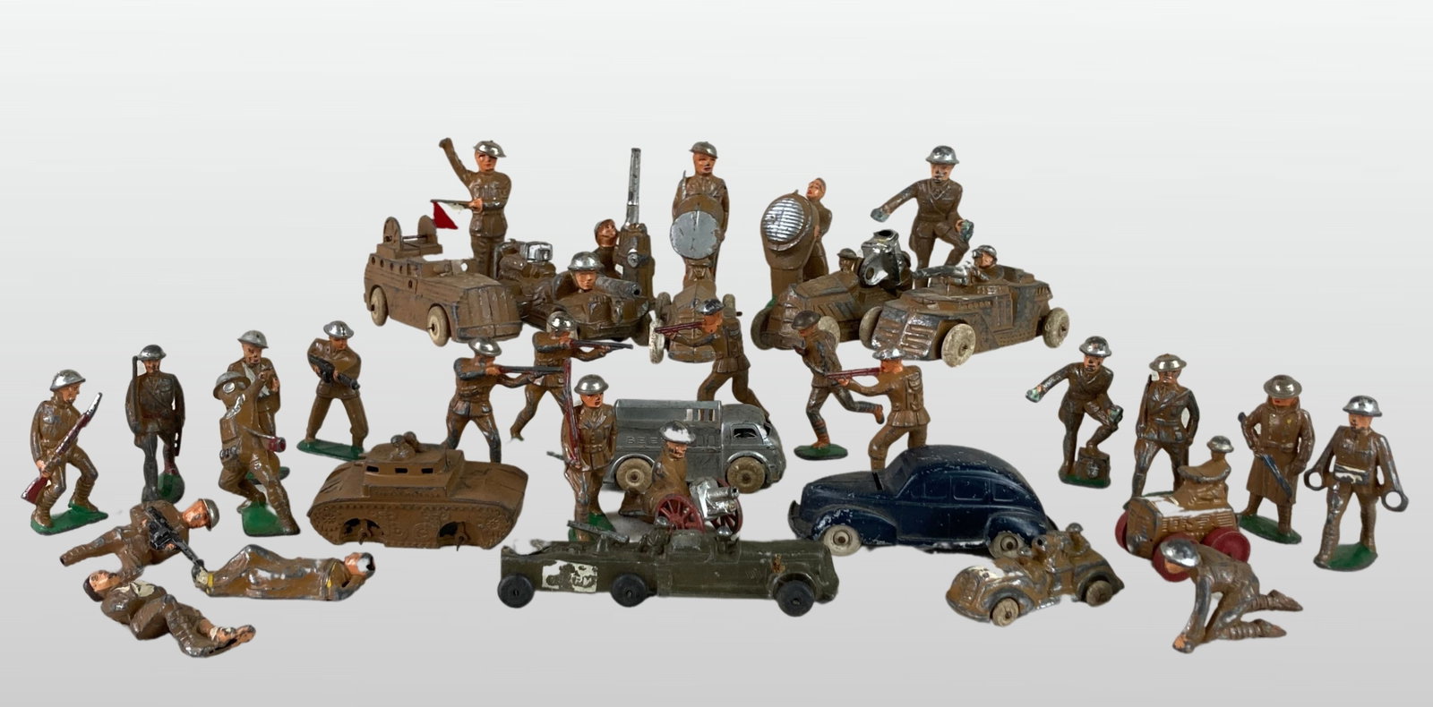 Vintage Lead Dimestore Soldiers and Vehicles (1 of 8)