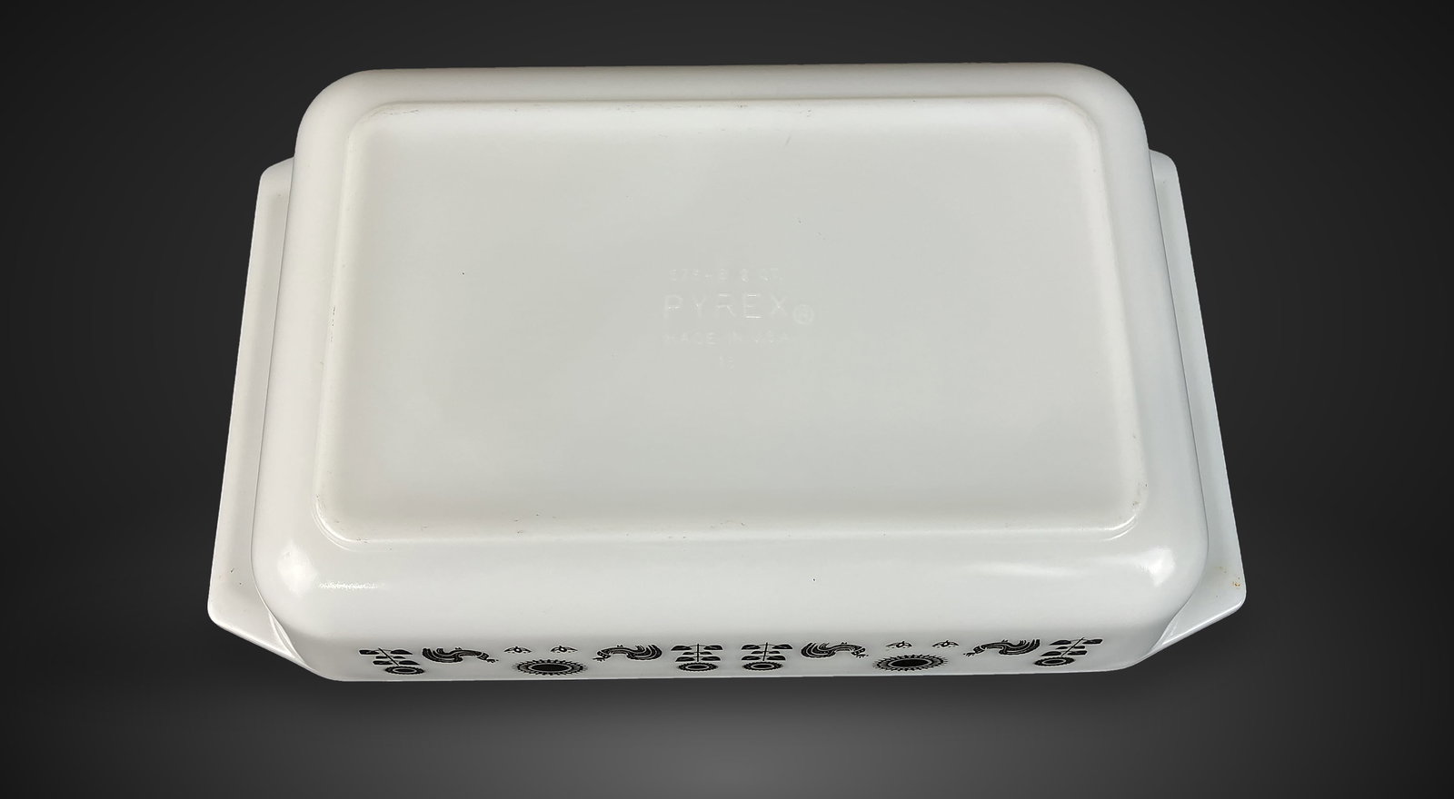 Two Vintage Pyrex Casserole Dishes - 8
