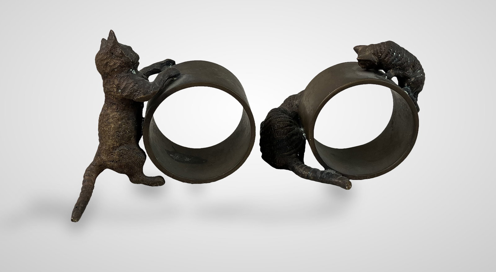 Pair of Bronze Cat Napkin Rings - 7
