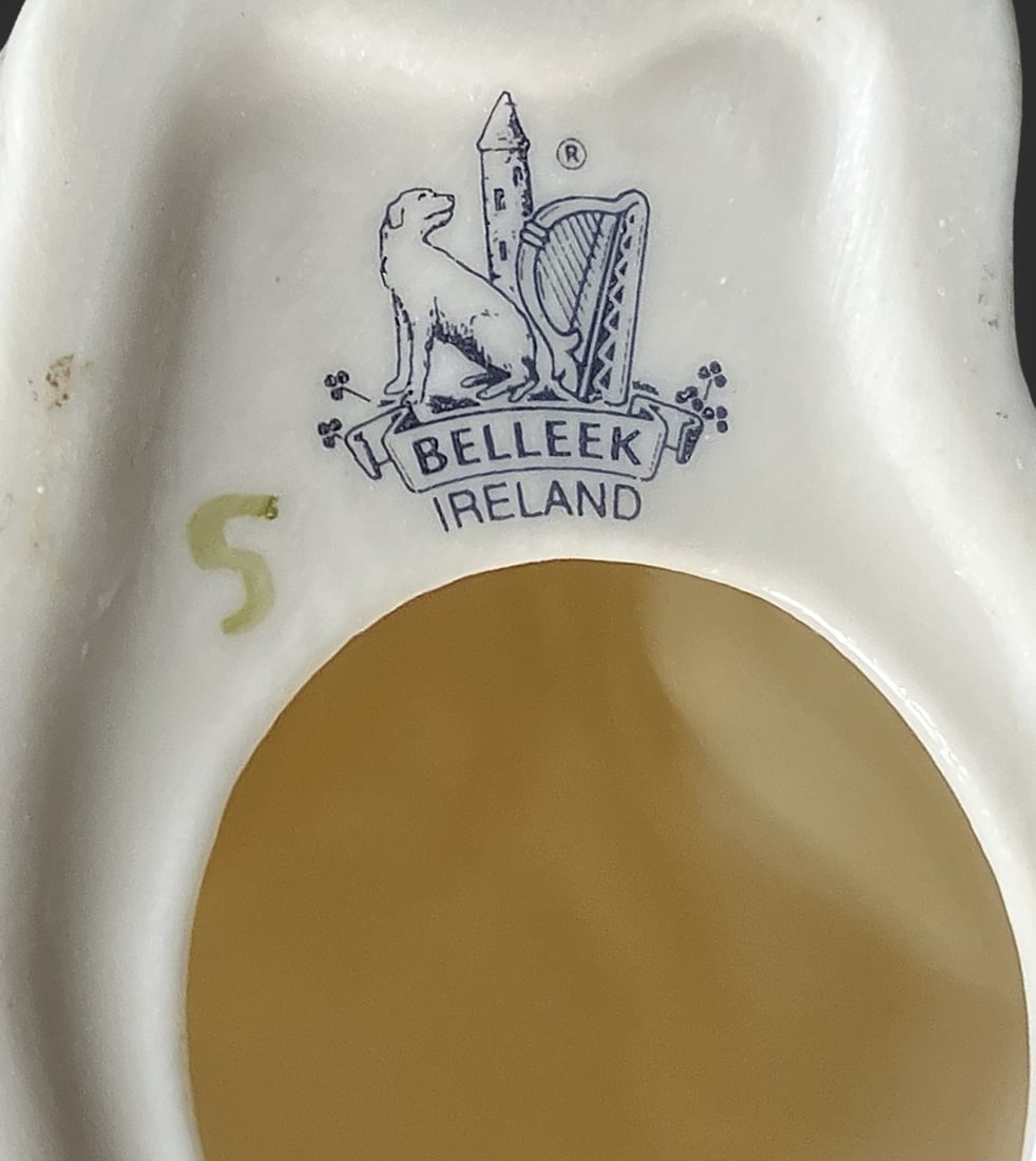 Belleek Quizzical Cat - 8