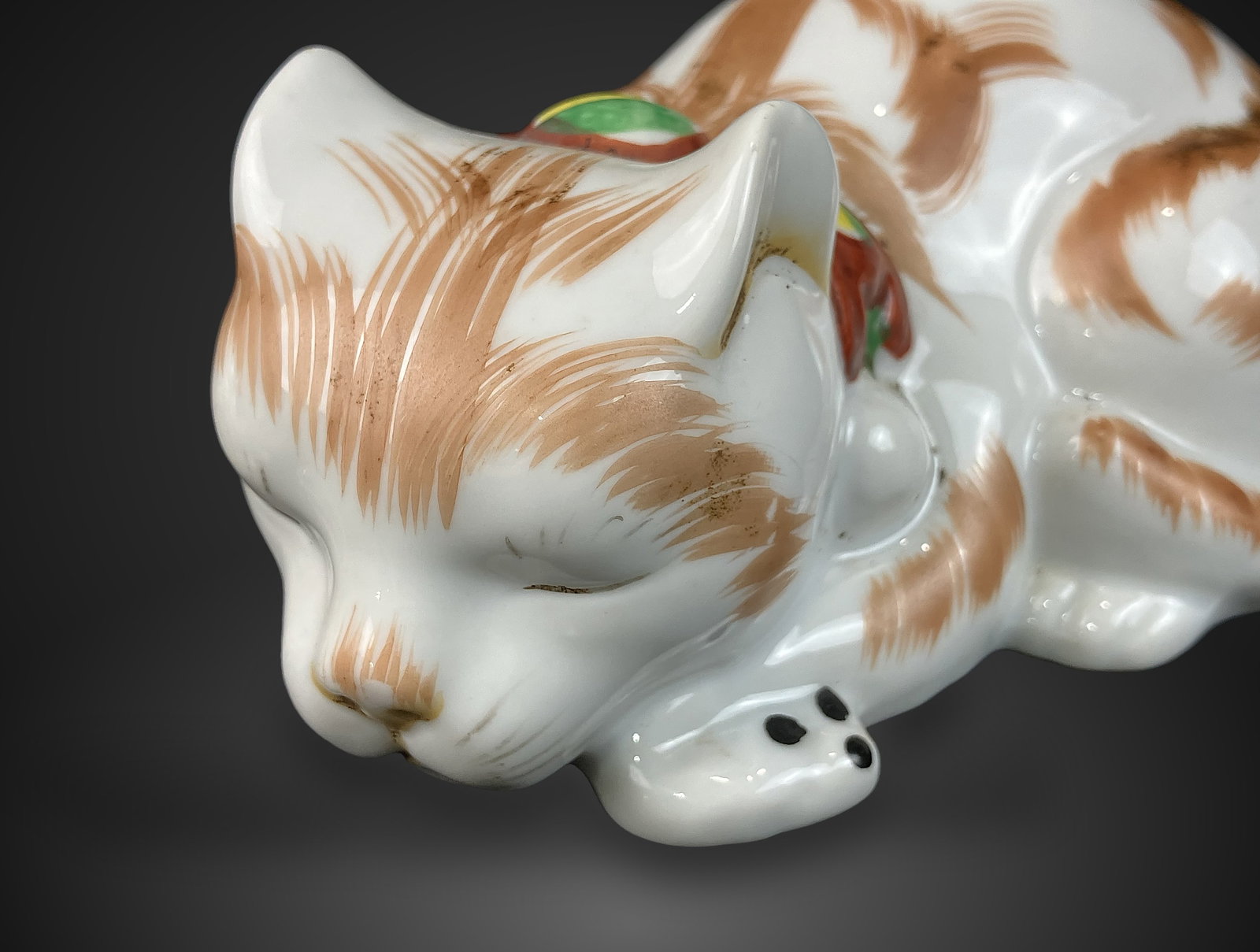 Pair of Japanese Kutani Sleeping Cats - 3