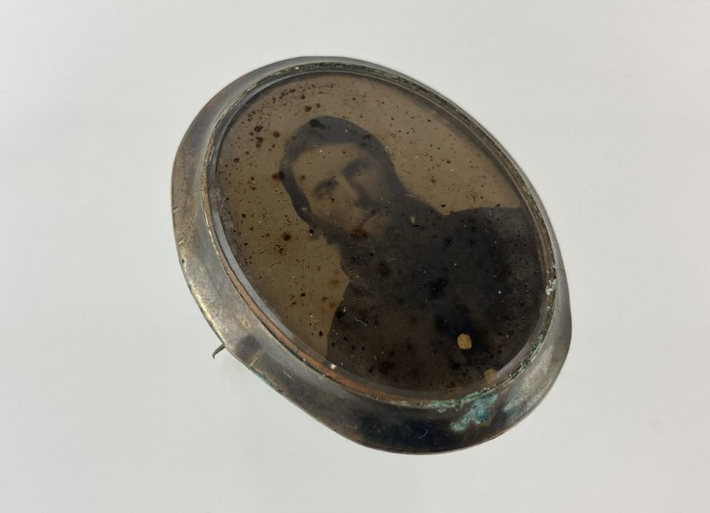 Civil War Era Soldier Mourning Brooch - 2