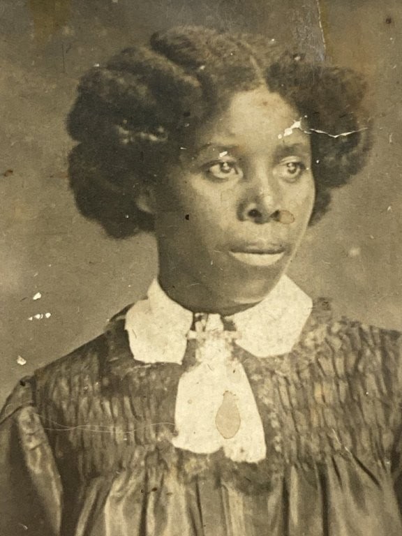 Early 20th-Century African American Woman Cabinet Card - 3