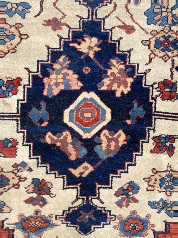 Hand-Knotted Heriz Rug - 2
