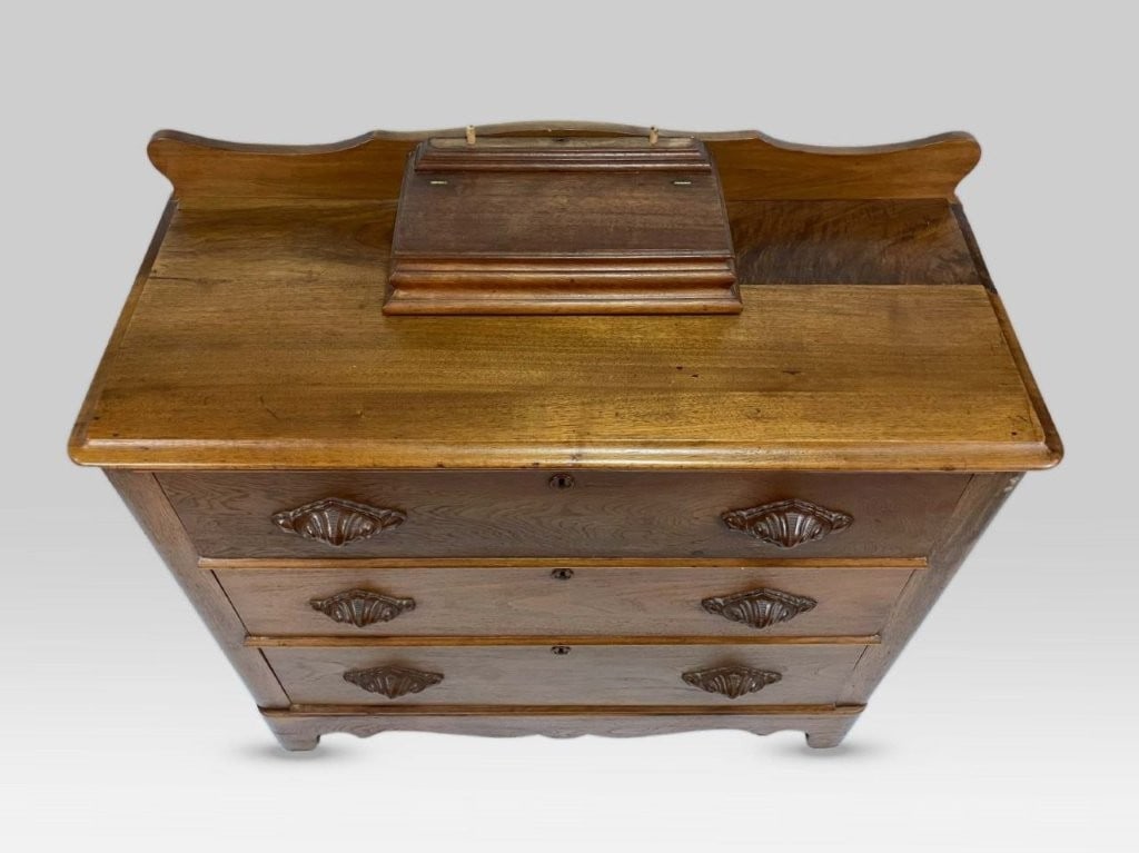 Late 19th-Century Walnut Chest - 2